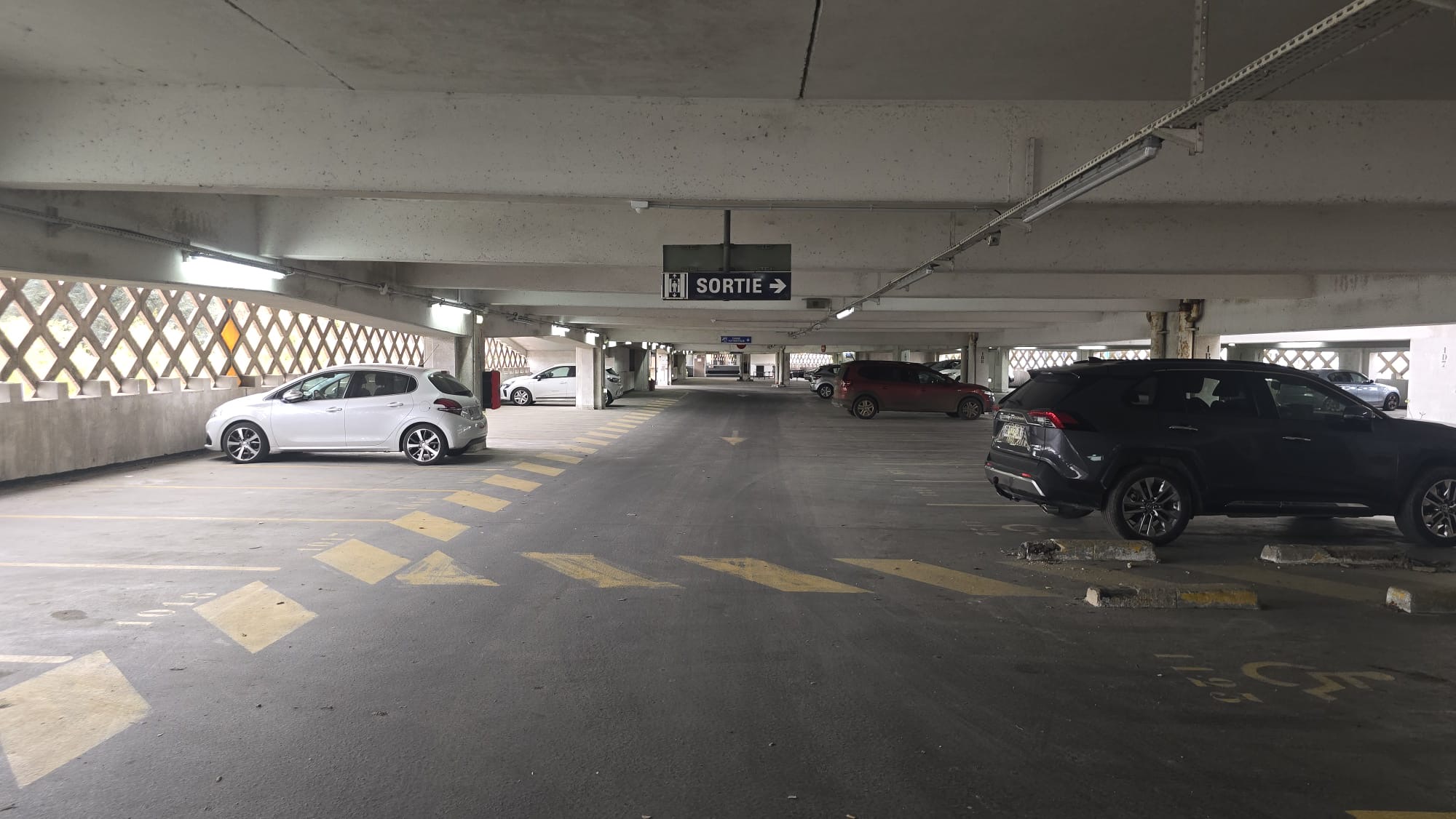 parking 04d4e5b5052566796a0f08ccfad4fa9b