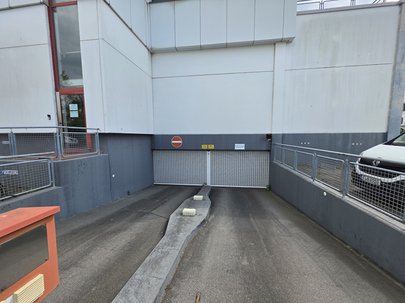 parking f4687c3a6a1fd827e84c4cdb7743e905